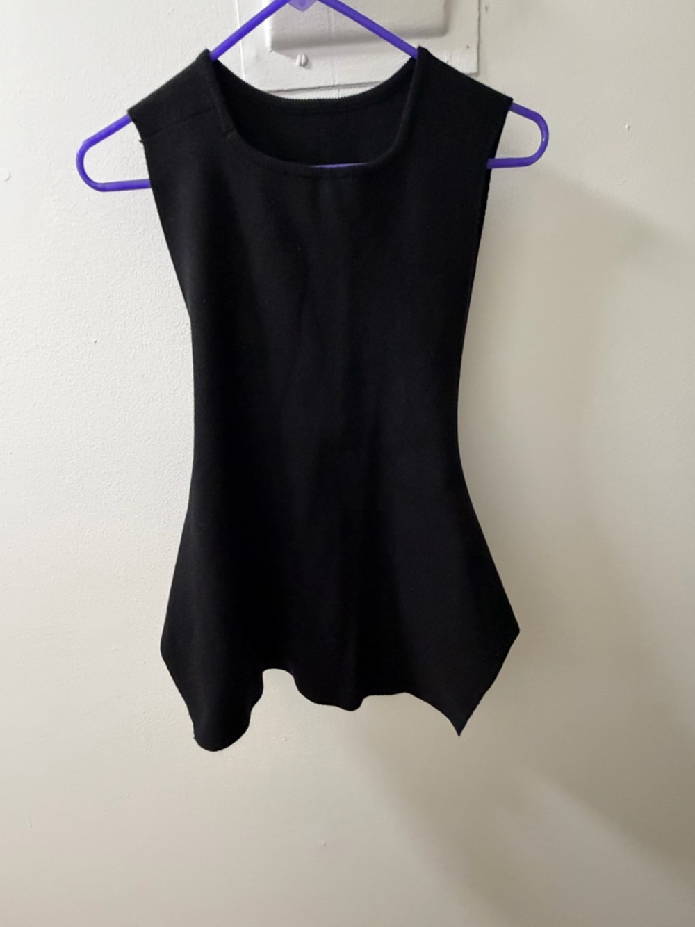 Slate & Willow Black Belted Knit Tunic Top Asymmetrical Hem Sleeveless Size L - Picture 2 of 5